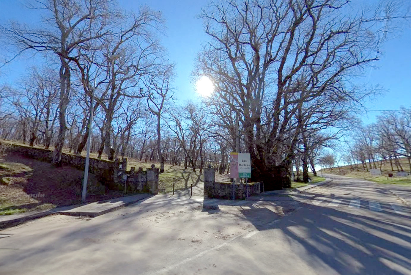 Entrada del Área Recreativa Los Mártires