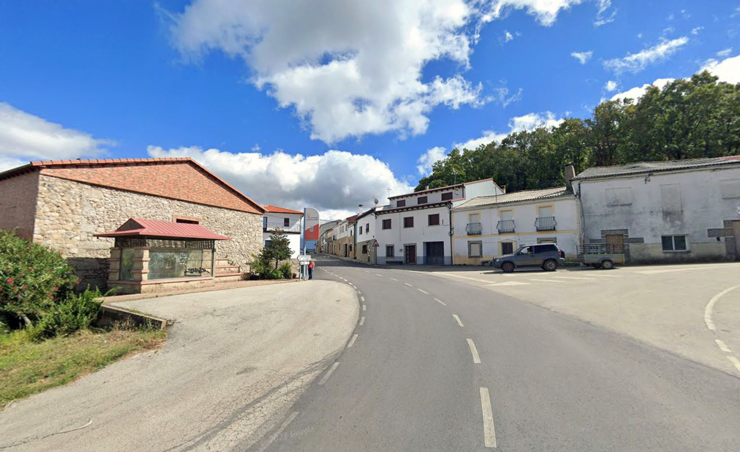 Parada de autobús de Lagunilla, salida del pueblo