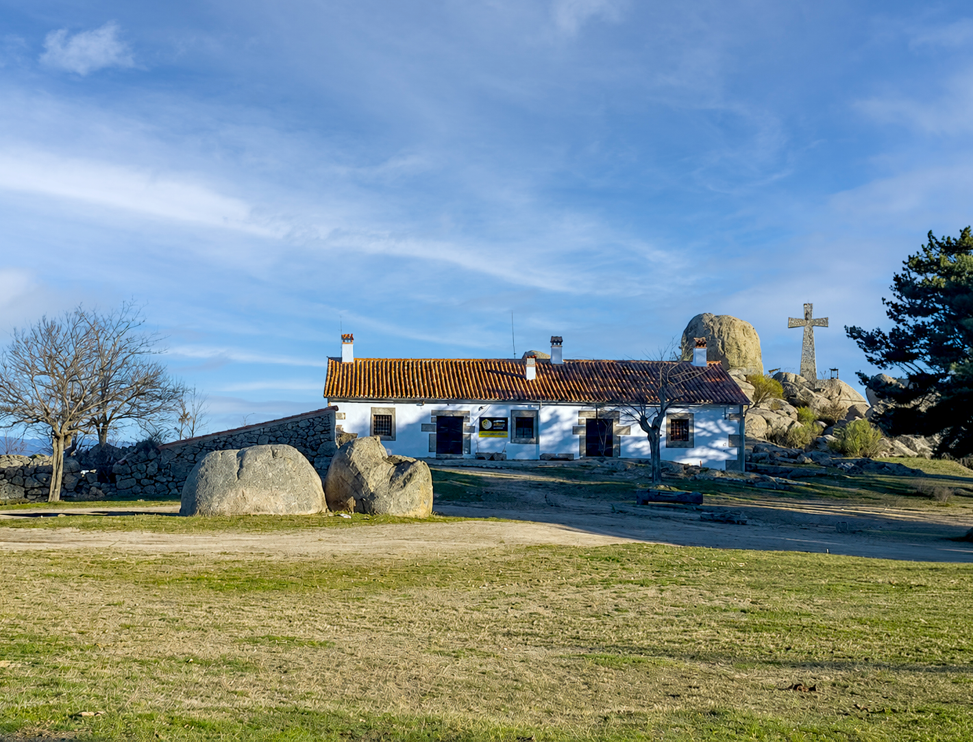 Refugio de Peña de la Cruz y su entorno
